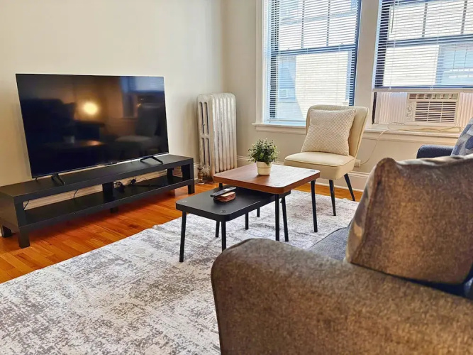 Furnished 1BR - Woodlawn 2W