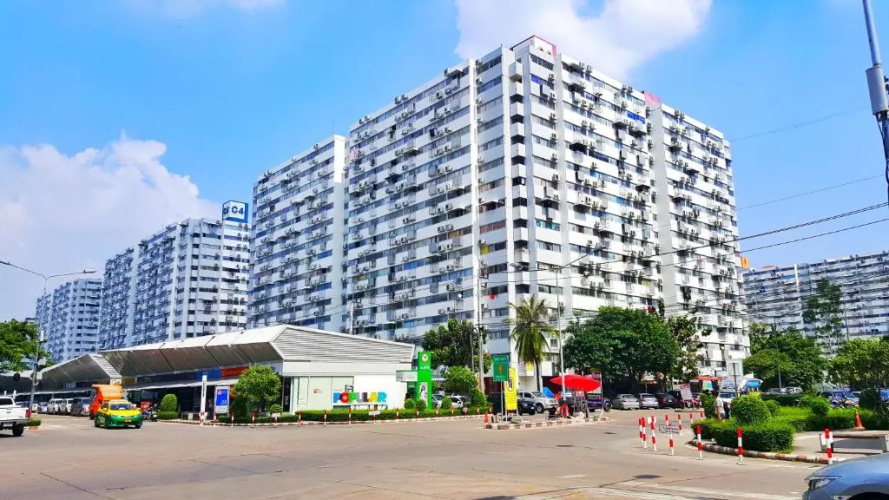 Popular Condo by Jintana