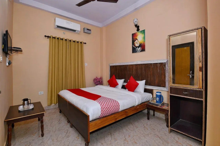 Aanvi palace