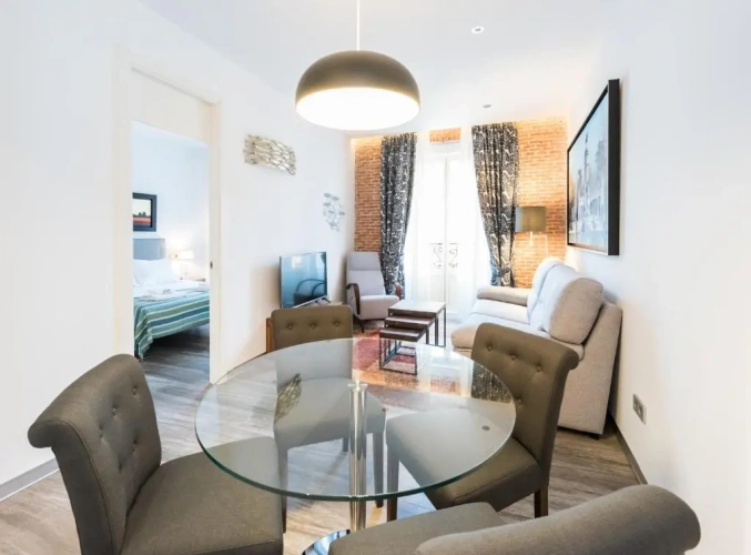 2 Bedrooms Apartment
