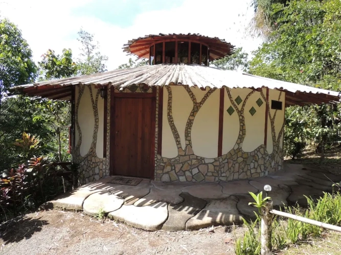 Bungalow with balcony and with mountain view