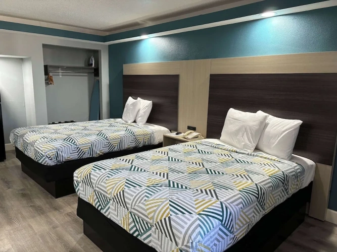 Standard Quadruple Suite