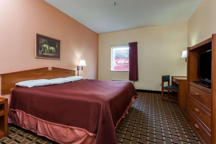 Howard Johnson by Wyndham Airport