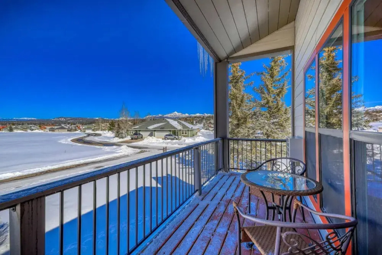 Summit View 2 Br condo by RedAwning