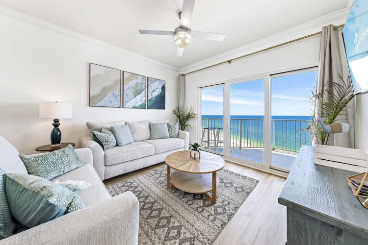 3 Bedrooms Apartment with balcony and beachfront