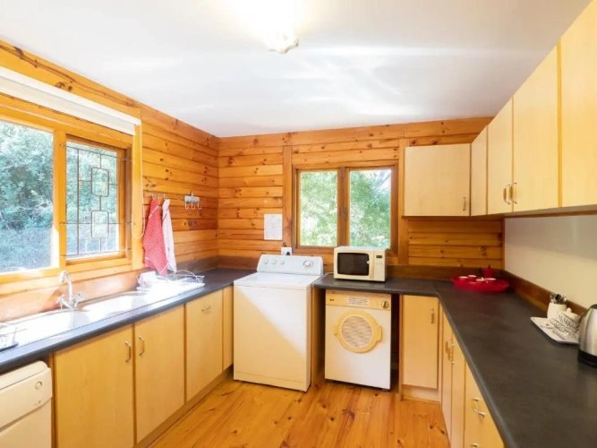 4 Bedrooms Cottage