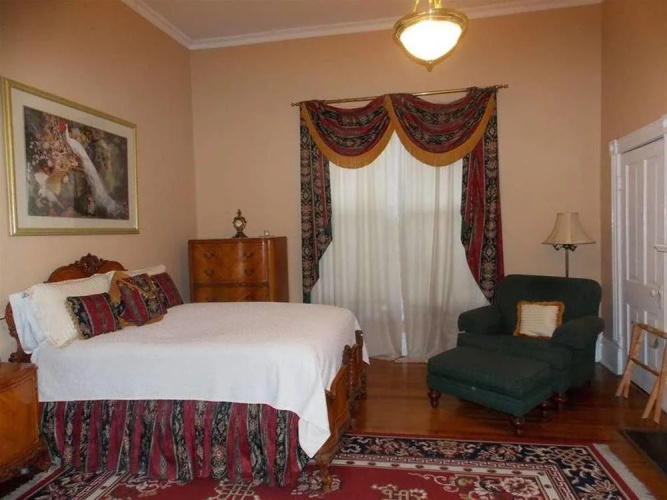 Carriage Lane Inn
