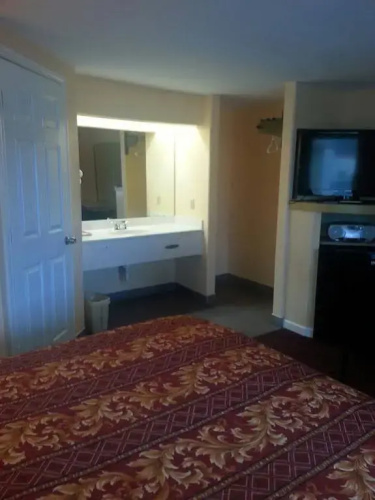 Deluxe Inn