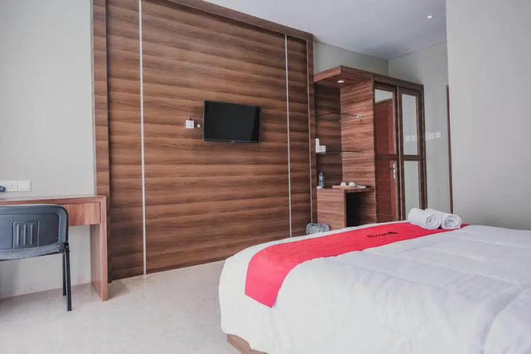 RedDoorz Premium @ Permata Baloi Green