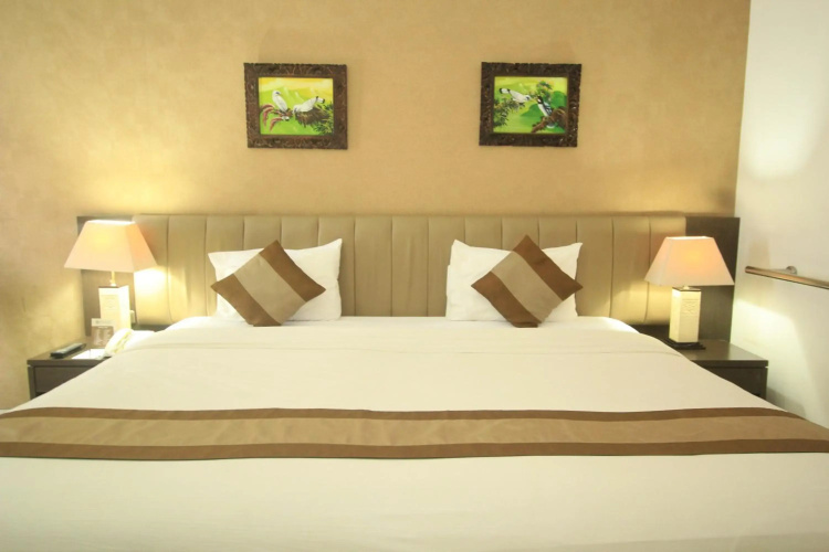 Hotel On The Rock