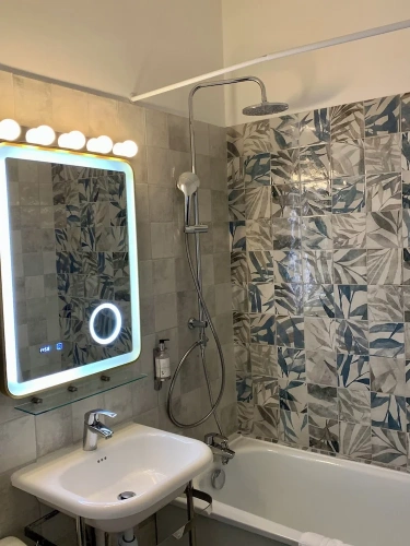 Standard Twin room with harbour view
