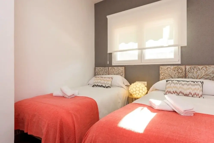 4 Bedrooms Apartment
