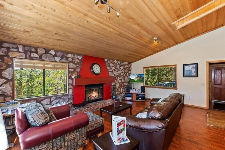 034 Menlo Suite Cabin