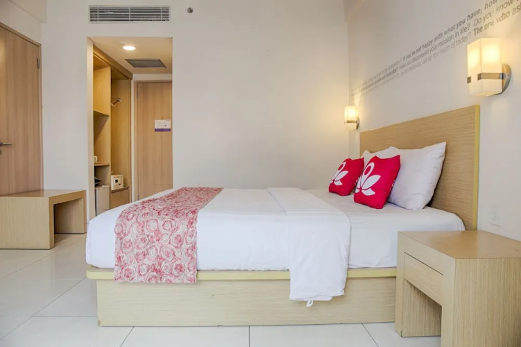 ZEN Rooms Kartika Plaza
