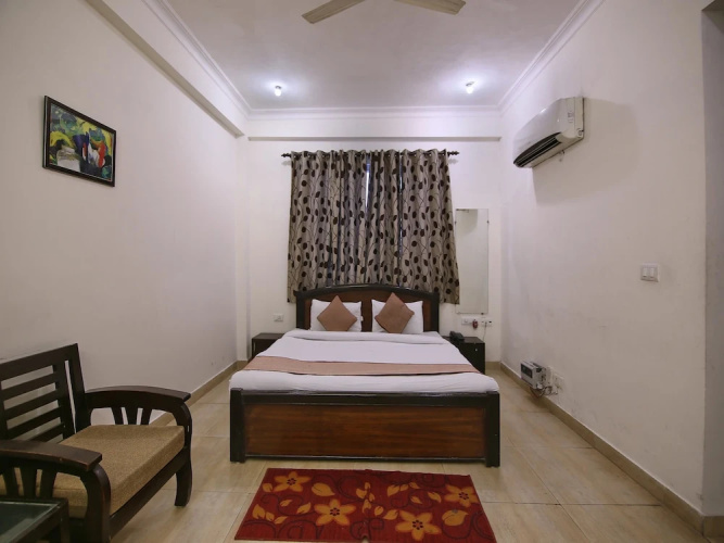 OYO 441 Hotel Mascot
