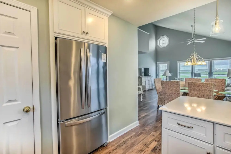 Spacious Beach Cottage w/ Private Dock Access
