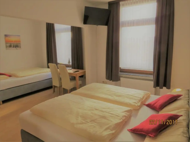 Standard Triple room
