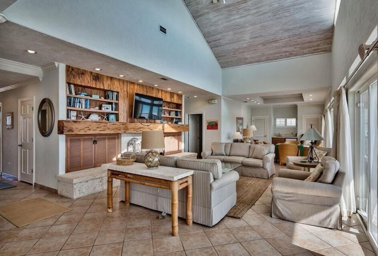 4 Bedrooms Cottage beachfront