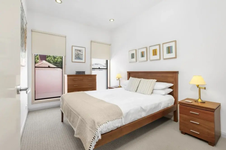 2-bed Apartment With Parking & Balcony Near Trains