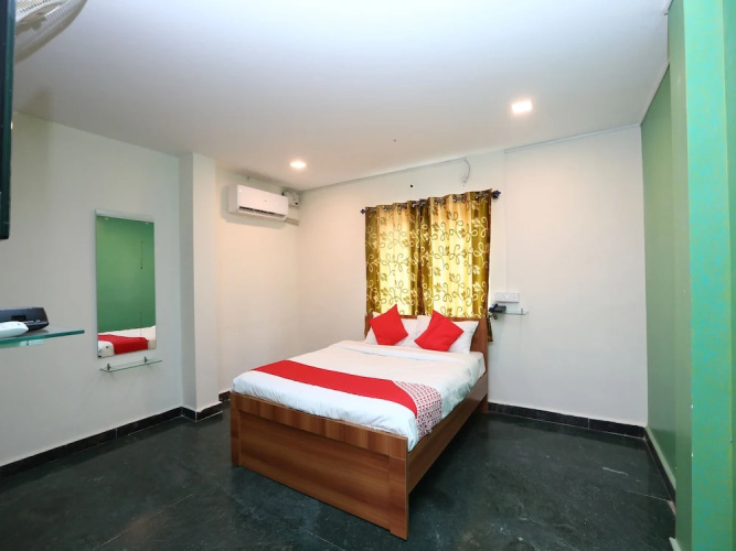 V Wella Comforts By OYO Rooms