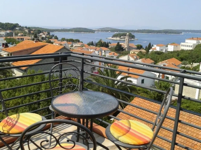Apartment with sea view