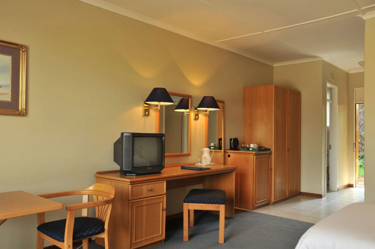 Safari Hotel & Convention Centre