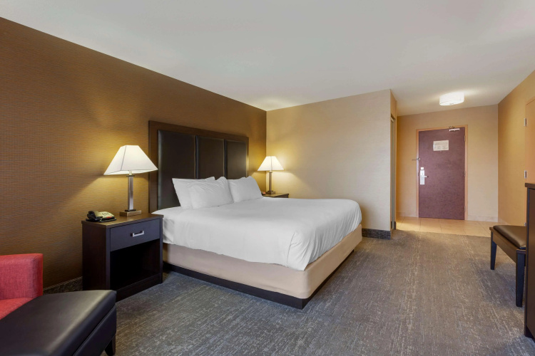 Best Western Plus Burlington Inn & Suites photo 7