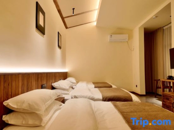 Standard Triple Family room