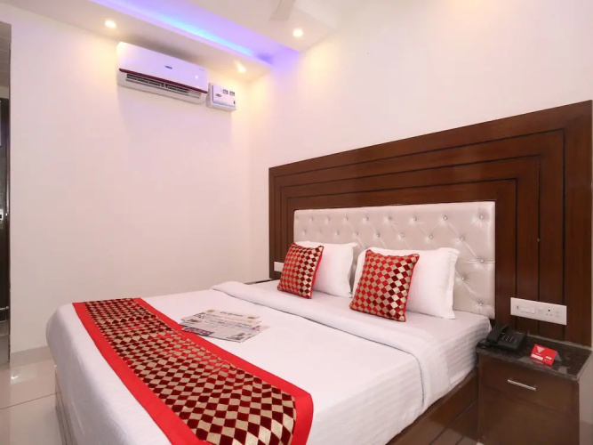 OYO 9420 Hotel Silver Palm
