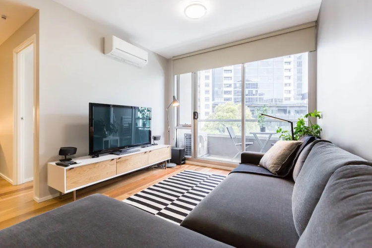 SANDRA, 1BDR Carlton Apartment