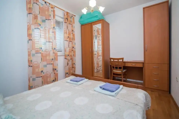 Apartments Longo