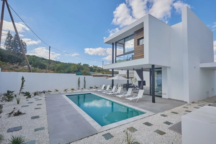 3 Bedrooms Villa with garden view