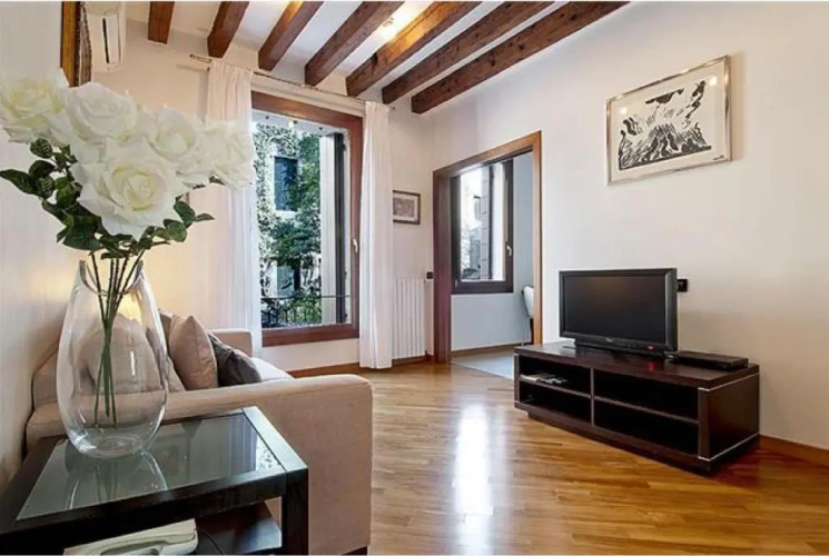 3 Bedrooms Apartment