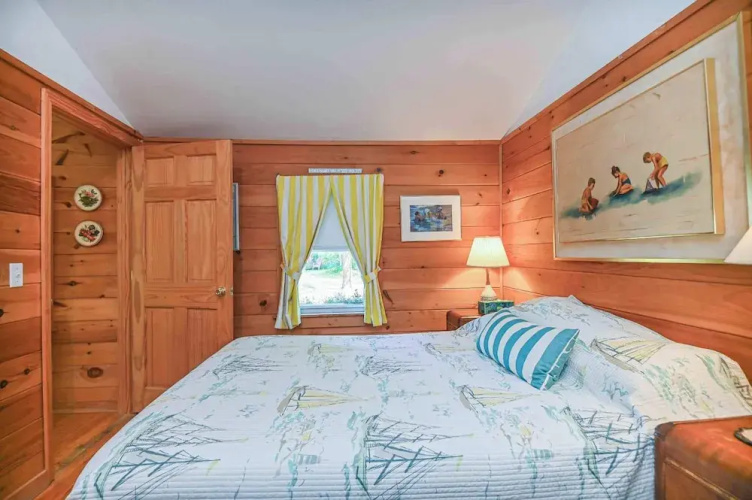 Cozy Cottage w/ Pool, BBQ and Outdoor Seating!