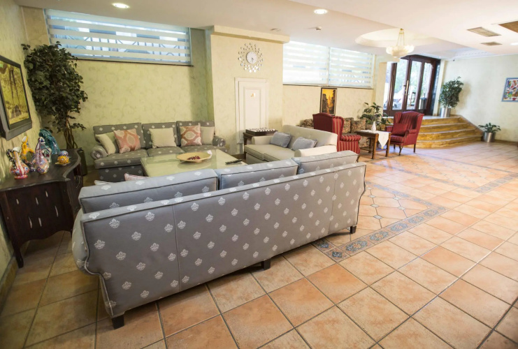 Hotel Golden Crown