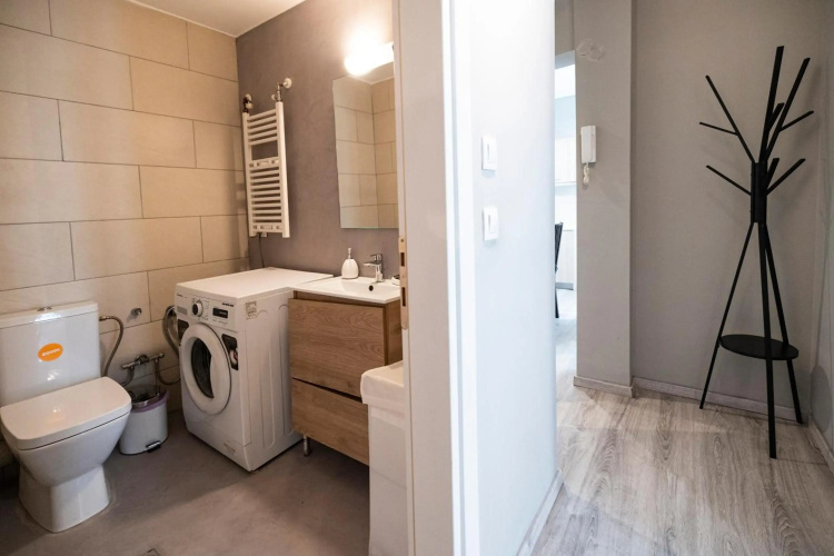 Delmare MQUEEN Apartment