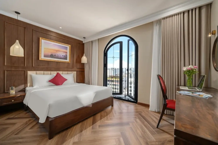 Superior Double room with balcony and with city view