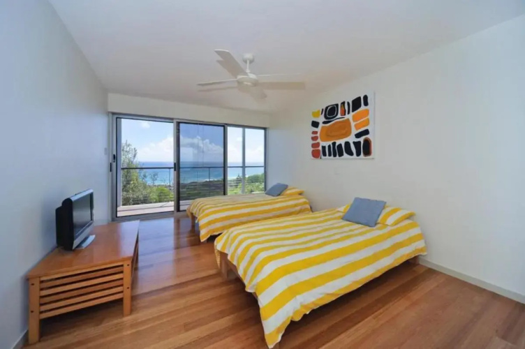 Oceanside 4 Bedrooms
