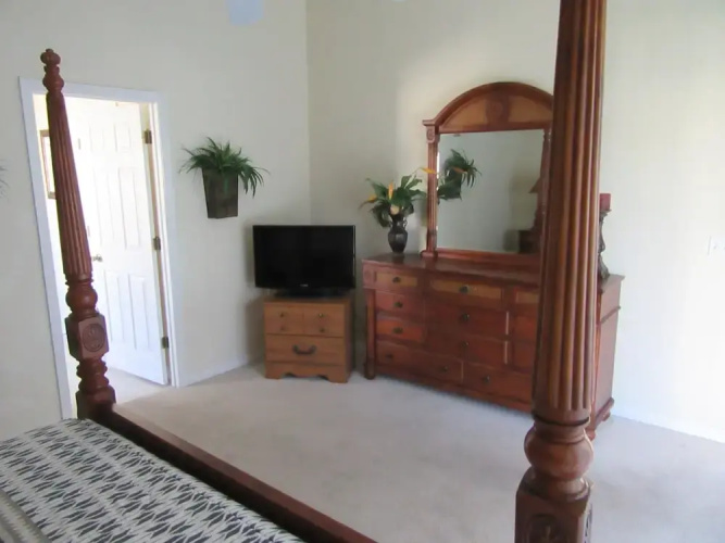 R1 Glenbrook 5 bed / 4 Bath