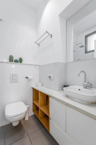 Ben Gurion Area - Modern 2 BDR with balcony