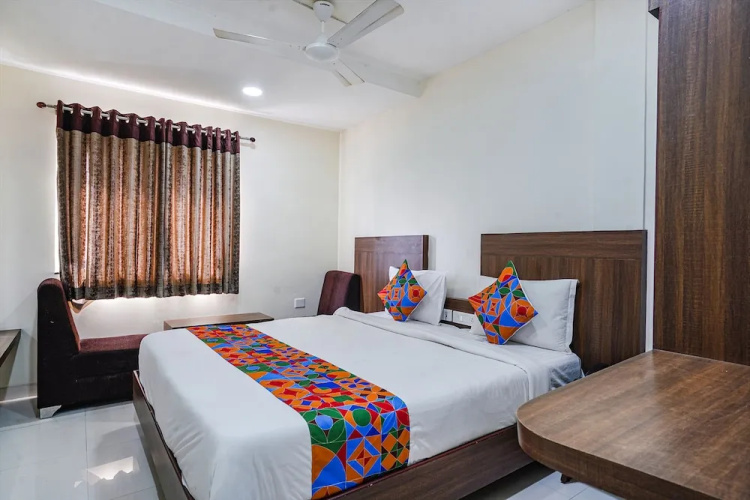 Fabhotel V Grand