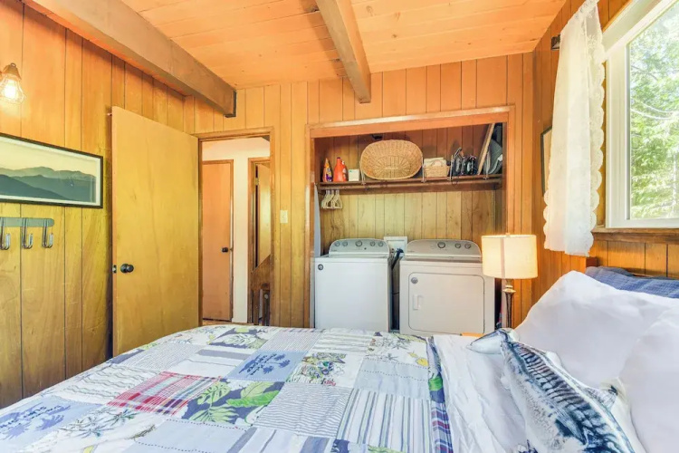 2 Cabins: Group & Family Getaway in Arnold!