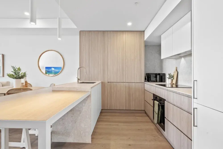 Stylish 2-bed Unit With Views & Rooftop Access