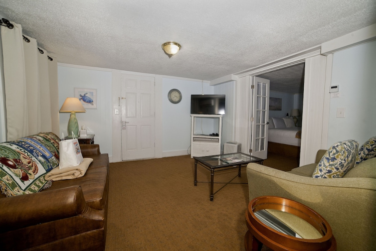 Georgianne Inn & Suites