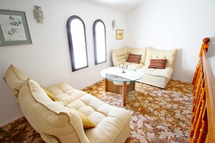 House Uzejra
