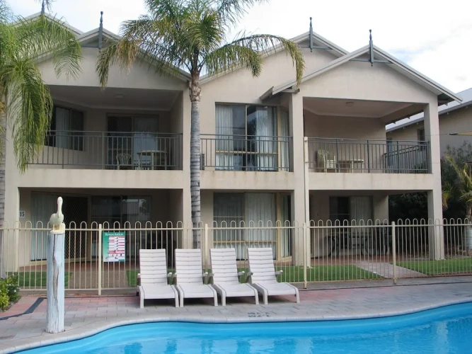 3 Bedrooms Standard room with pool view