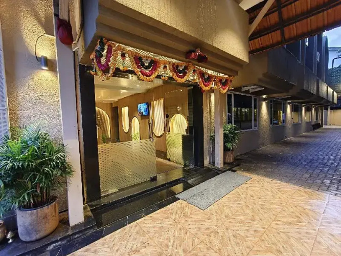 Hotel Golden Arc