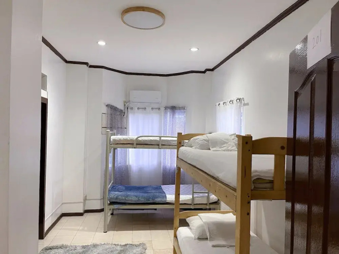 18 La Guardia Ext