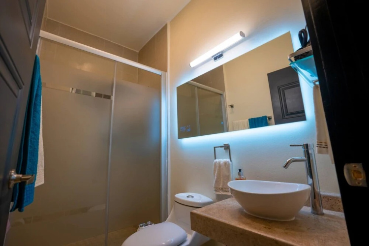 Luxury Apartment With Poll