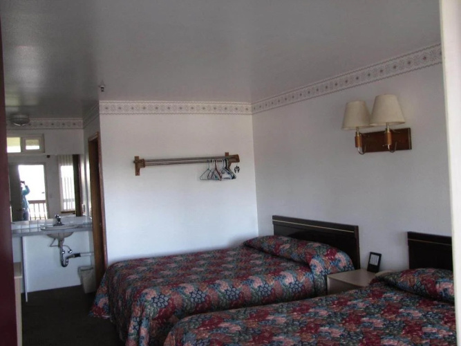 Cascade Inn